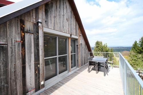 Erkély/terasz, Wohlfühloase am Trausdorfberg mit Sauna, Whirlpool und Panorama (Wohlfuhloase am Trausdorfberg mit Sauna, Whirlpool und Panorama) in Kirchberg An Der Raab