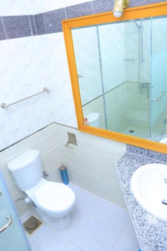 room detail thumbnail 2