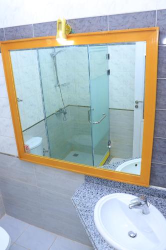 room detail thumbnail 2