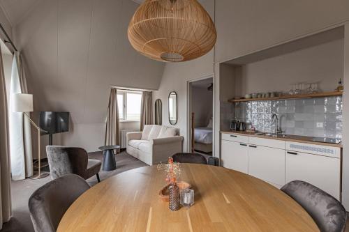 Kitchen, Strandhotel Camperduin in Bergen