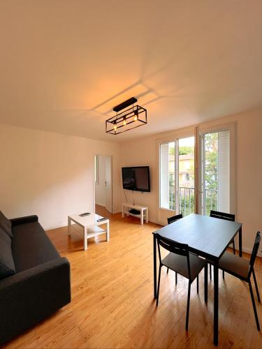 Appartement Spacieux Avec Balcon - Location saisonnière - Saint-Fons
