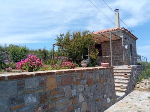 Cozy house with amazing sea view – khách sạn tại Platy