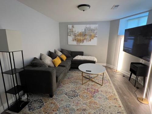 Modern 3 Bedroom Close to Downtown Chicago in Chicago, USA