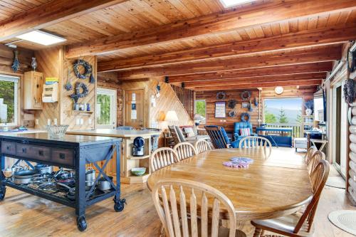 Port Angeles Blue Mountain Lodge with Bunkhouse