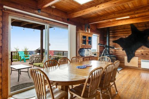 Port Angeles Blue Mountain Lodge with Bunkhouse