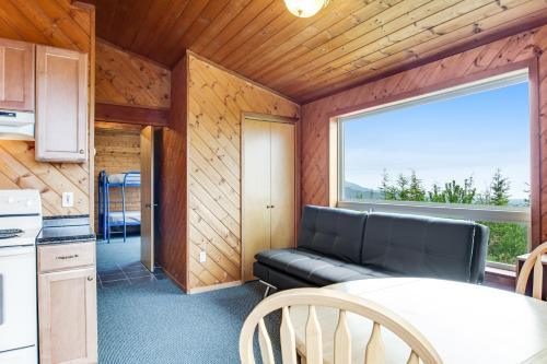 Port Angeles Blue Mountain Lodge with Bunkhouse