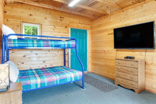 Port Angeles Blue Mountain Lodge with Bunkhouse