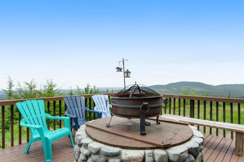 Port Angeles Blue Mountain Lodge with Bunkhouse in Port Angeles