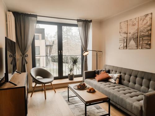 1 queen bed, 1 sofa bed