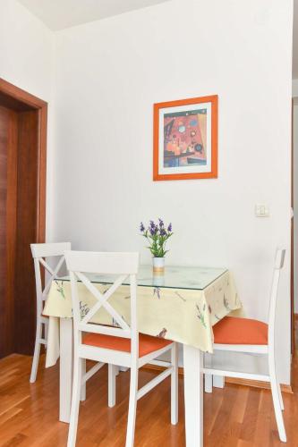 Studio Apartment room in Modern Studio 200m from the Beach