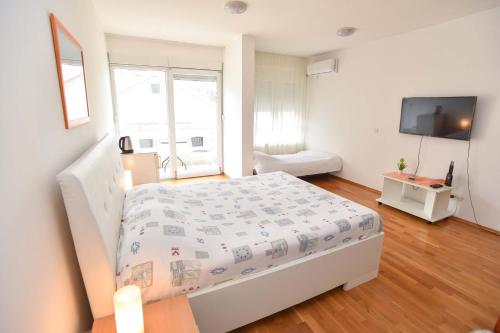 Studio Apartment image 6