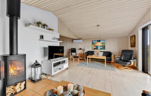 Beautiful Home In Hvide Sande With Ethernet Internet