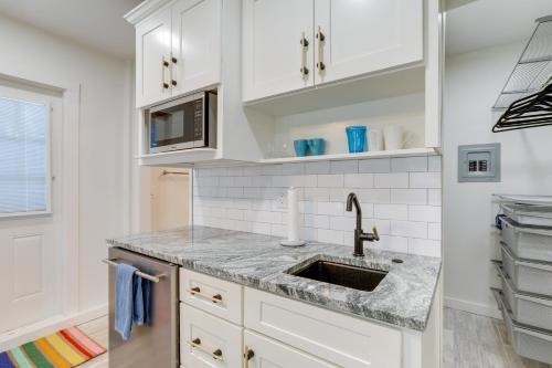 Cozy St Petersburg Studio Rental 1 Mi to Downtown in St Petersburg, USA