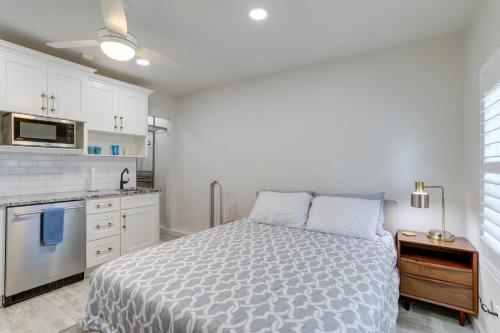 Cozy St Petersburg Studio Rental 1 Mi to Downtown in St Petersburg, USA