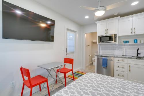 Cozy St Petersburg Studio Rental 1 Mi to Downtown in St Petersburg, USA