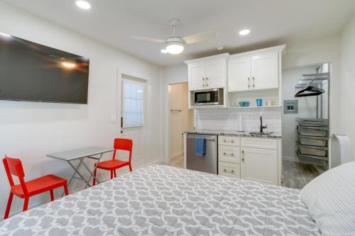 Cozy St Petersburg Studio Rental 1 Mi to Downtown in St Petersburg, USA