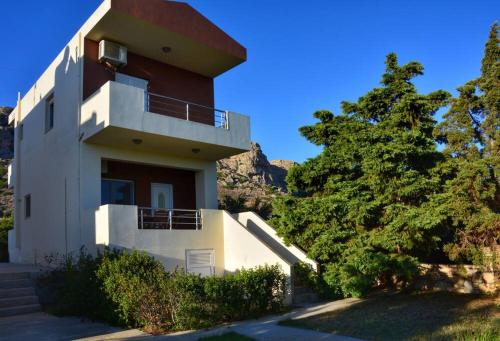 Remvi house. Sea and mountains view. in Lefki