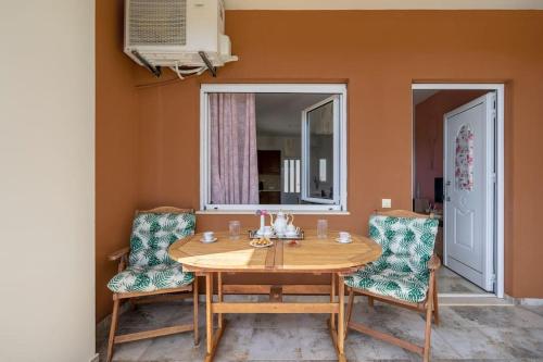 Remvi house. Sea and mountains view. in Lefki