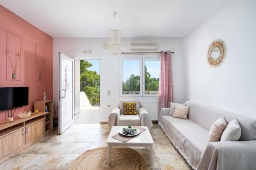 Remvi house. Sea and mountains view. in Lefki