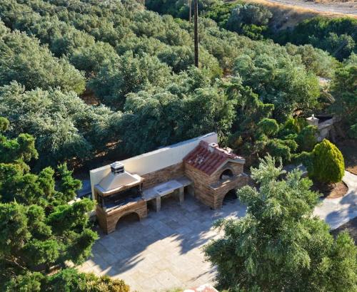 Remvi house. Sea and mountains view. in Lefki