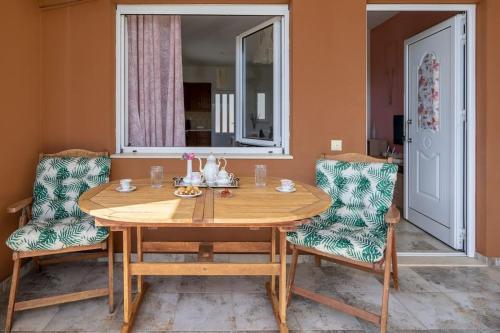 Remvi house. Sea and mountains view. in Lefki