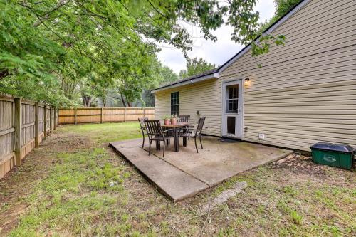 Cozy Fayetteville Vacation Rental Near Campus! in Fayetteville, USA