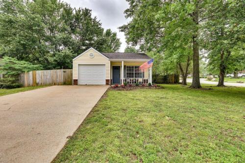 Cozy Fayetteville Vacation Rental Near Campus! in Fayetteville, USA