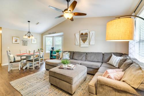 Cozy Fayetteville Vacation Rental Near Campus! in Fayetteville, USA