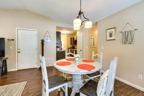 Cozy Fayetteville Vacation Rental Near Campus! in Fayetteville, USA