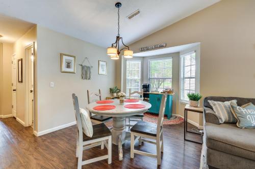 Cozy Fayetteville Vacation Rental Near Campus! in Fayetteville, USA