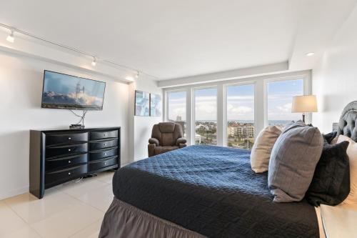 Enjoy a perfect bayview! Beachfront resort with shared pools and jacuzzi - image 10