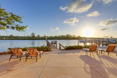 Redington Shores Condo - Walk to the Beach!