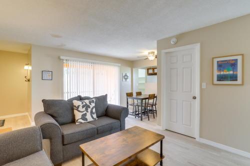 Redington Shores Condo - Walk to the Beach!