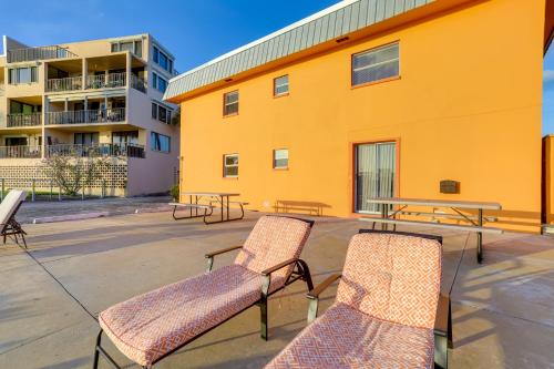 Redington Shores Condo - Walk to the Beach!