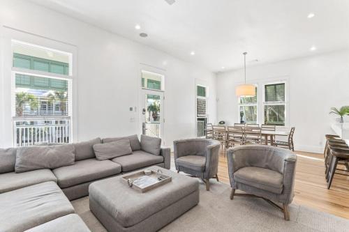 Charming Duplex Home 6-Mn Walk to Beach Private Hot Tub and Community Pool Access Pets Welcome - image 12