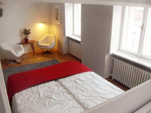 Spacious 1 Bed Basilica Apartment - with balcony - image 11