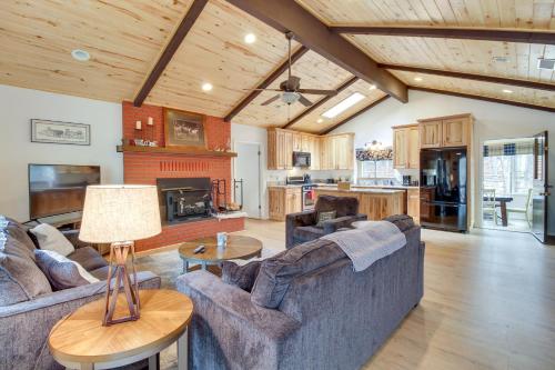 Updated Country Club Cabin Mins to 3 Golf Courses! - main image