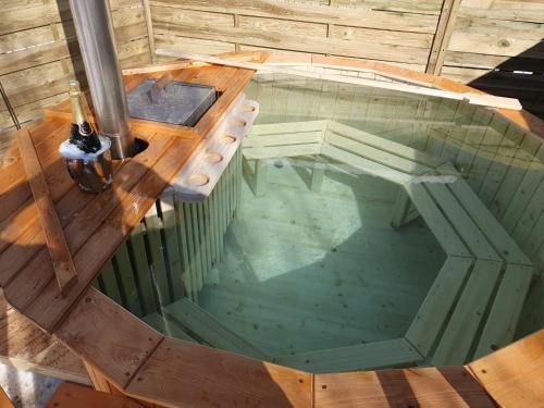 Cabana de Vis Valea Prahovei - ciubăr și saună la munte (Cabana de Vis Valea Prahovei - ciubar si sauna la munte) in Komarnika