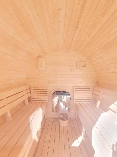 Cabana de Vis Valea Prahovei - ciubăr și saună la munte (Cabana de Vis Valea Prahovei - ciubar si sauna la munte) in Komarnika