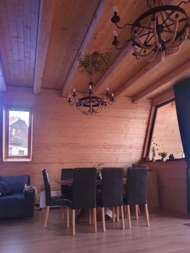 Cabana de Vis Valea Prahovei - ciubăr și saună la munte (Cabana de Vis Valea Prahovei - ciubar si sauna la munte) in Komarnika