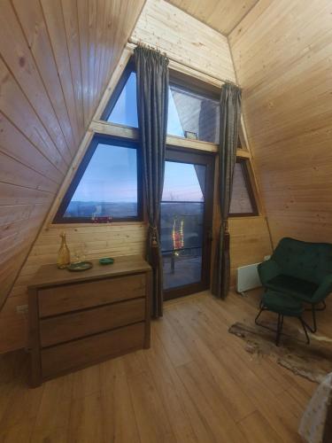 Cabana de Vis Valea Prahovei - ciubăr și saună la munte (Cabana de Vis Valea Prahovei - ciubar si sauna la munte) in Komarnika