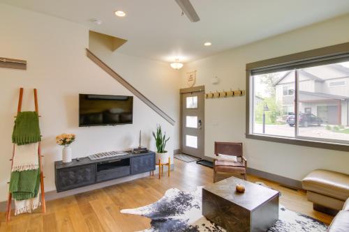 Bozeman Gem with Private Patio about 1 Mi to Hot Springs in Bozeman, USA