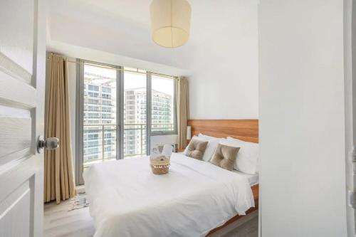 Adam's Crib Apartment 2BR by Azure Residences Near Airport, Dasmarinas