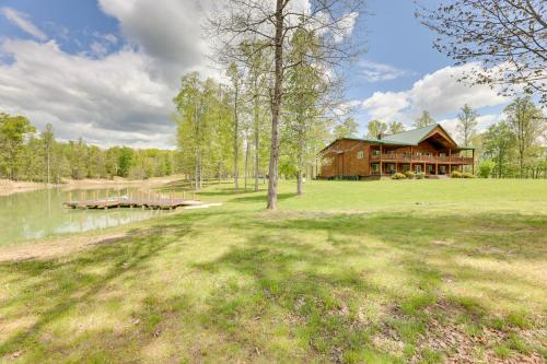Fraziers Bottom Cabin on 800 Acres of Land with Lake in Скотт Депо (Западная Виргиния )