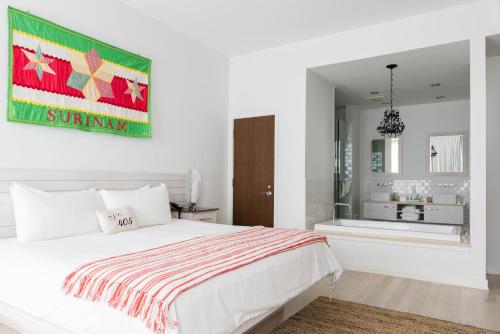 462929832 Bungalow Hotel