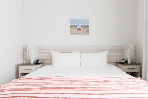 462929855 Bungalow Hotel