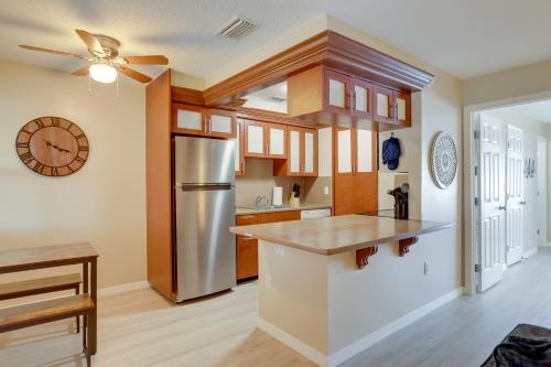 Redington Shores Condo with Private Balcony!