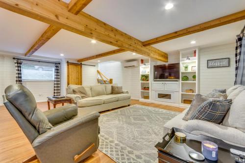 Lakefront Arkansas Abode - Deck, Grill and Fire Pit in คลาร์กสวิล (AR)