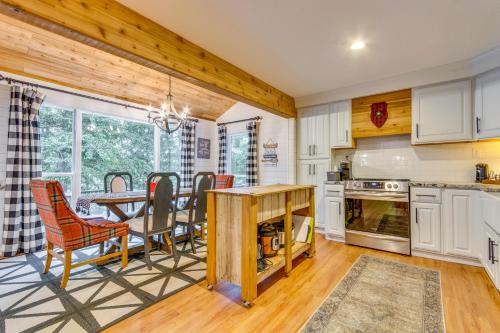 Lakefront Arkansas Abode - Deck, Grill and Fire Pit in คลาร์กสวิล (AR)