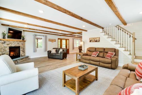 . Pickleball Court & Fire Pit: Milton Cabin!